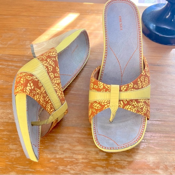 Diesel VINTAGE 90’s Printed Leather Thong Sandals - Picture 6 of 16